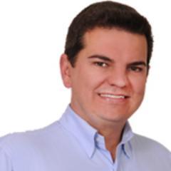 Delegado de Polícia de Santa Catarina. Professor Universitário do Curso de Direito da Celer Faculdades. Presidente da Câmara Municipal de Vereadores de Xanxerê.
