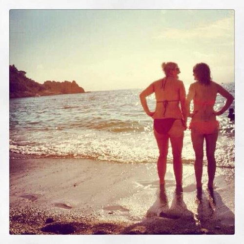 MeganMcGill_x's profile picture. when life gives you lemons, just say fuck the lemons and bail...