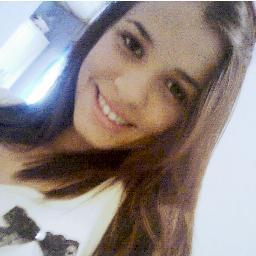 Tudo depende dos valores que estão atrás dos olhos que me observam, não sou nada daquilo que esperam de mim, sou o que cada um merece.