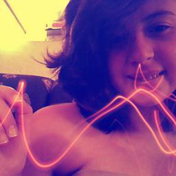 16 anos; rainha de uma princesa, e casada com um rei; 3