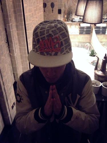 OfficialDeflow's profile picture. Bella, io sono Deflow, sono un cantante, ho 17 anni e vivo a Monza, seguitemi e saprete ;)