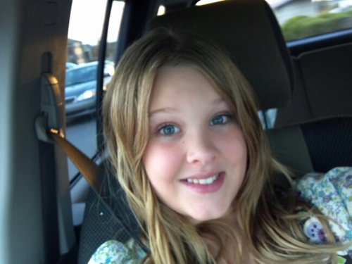 My name is Hollie!!!!I love softball!!!Love hanging out with my family and friends!!!!