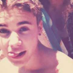 I'm PROUD BELIEBER!! :) I have 17 years old... I love chocolate :) Buhahahaha :) Music is my world (: fallow me = fallow you if you ask :)