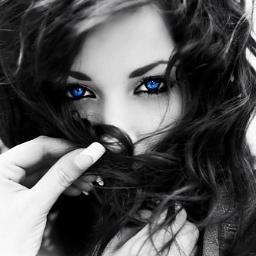 20. Ravenclaw de lunes a viernes, Slytherin de sábado a domingo y festivos. Hija de Kirtash. Cazadora de vampiros. Amante de la música. [Potterhead. Idhunita.]