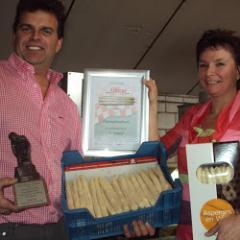 Van Dinter Smaakasperges. Wij telen en verkopen asperges van eind maart tot 24 juni zowel geschild als ongeschild. 2012 Winnaar lekkerste asperges van Brabant.
