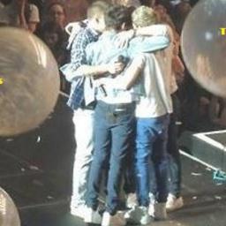 ----new twitter so low on followers, a follow would be gr8----
one direction ruined my life and harry styles is an emotion