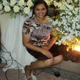 Sou happy por ter um Deus que sempre está comigo, jamais me abandona.