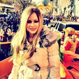 ¡Hola! Somos News Avril Lavigne ¿Que esperás para unirte? Encontraras noticias,info y fotos deella ¡Gracias por unirte!