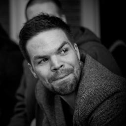Copywriter | amateuristische dj | homeopathisch psycholoog | fervent vivant | Ik doe weinig sociaal.