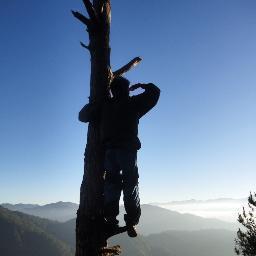 21, a biologist who loves traveling, hiking, blogging and doing photography.