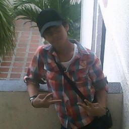 Soy alegre me gusta andar con miis amigos si me quiieres seguir sugueme que yo te sigo :)
