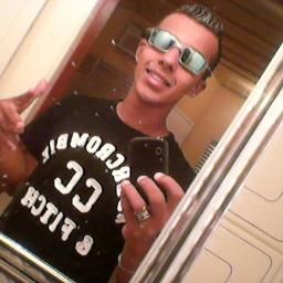 um dia mi perguntaram oque eu realmente amo é eu disse as coisas que eu amo sao as coisas que eu ñ consigo viver entao brigado Deus é familia ;)