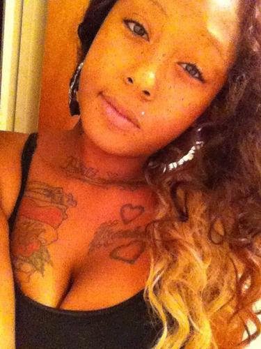 Mindy Nicole '... C/O 2014 ( : -- Pretty Face .. Follow My Bestfriend @EatMyTweeetss_  *SMOOCHES*
