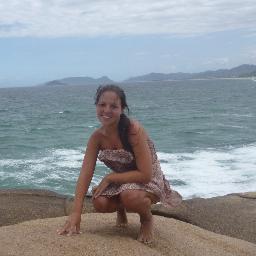 moni_molinac's profile picture. Odontologa.