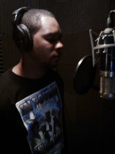 BORN AND RAISED IN MIAMI. SPITT LIKE IM FROM QUEENS BRIDGE AND YONKERS WITH A DADE COUNTY ACCENT/
CEO OF NEVER STARVE ENT