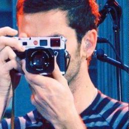 I'm Guy Berryman's best friend, I sleep on his bedside table and go everywhere with him. Hablo español :D