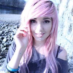 Haaai :3 Music, cats fruit and of course Leda are all things I love.
