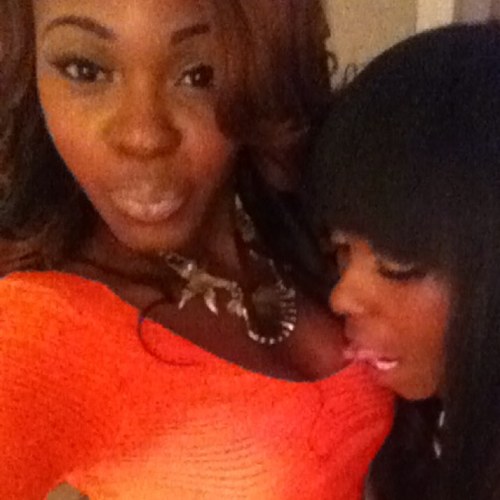 IG:Darkbody_vixen Just a black JessicaSimpson SimpleCountry girl now im in the city idont sing.idont model.im not a ceo or producer.but 4bookings,call ya bitch