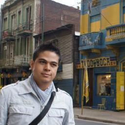 Venezolano. Periodista