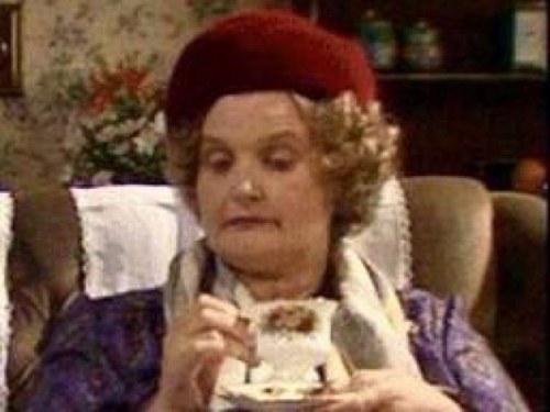 MrsPontifex's profile picture. Just your everyday Papal wife. Gets through a lot of Daz.