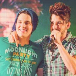 GLeLSnossavida's profile picture. Vocês são a nossa razão @luansantana e @Gusttavo_lima - moderadoras (@jejeferreira_ e @brunadoGL)
Criado dia 24.09.2012