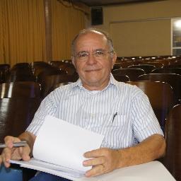 Sou editor da Informática em Revista, criador do Prêmio Informática e titular da Jaécio Carlos Edições. A revista é mensal, o prêmio é anual e a editora casual.