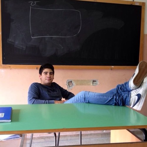 Sono un ragazzo di 14 anni, mi piace la mela e sopratutto nuotare.....Sciao belli