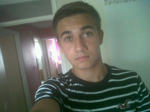 Yeah well I model for abercrombie&fitch jokes, not really, just a normal teenage boy, follow me, I follow back. 27033891