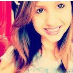 Se eu te roubar um sorriso você me rouba um beijo ? *-*