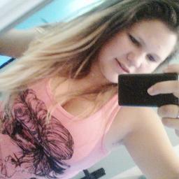 Sagitáriana, Gaúcha, Colorada, 16 anos, Loira, Dramática, Irritante, Carente, Louca, Irônica,  Desligada, Chata, e muito C-i-u-m-e-n-t-a, prazer essa sou eu :3
