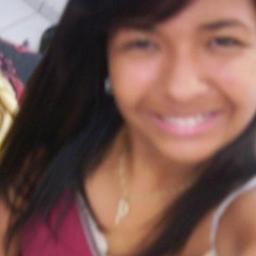 Não brigo, Nem discuto pois pessoas invejosas eu derrubo com um sò sorriso..