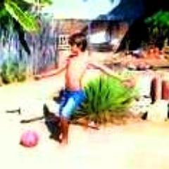 11 aninhos,flamenguista,inteligente,atleta de futsal e society e muito feliz .