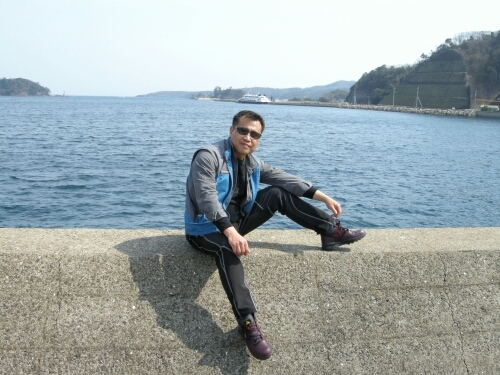 킬리만자로의표범이 되고자 했던 사내... 2012년 쥐잡기실패.. 그래도 다음 5년 후를 기약하며 즐기며 살려다가~~ 부정선거가 확실하다는 감이 왔으니 나도 벽돌드는데 동참해야겠다!