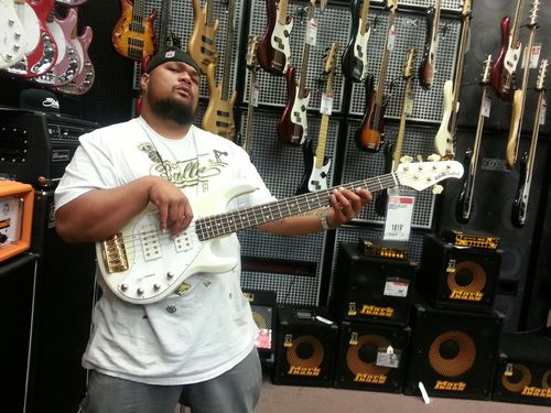 Maoli Bassist/Organo Gold Independent Distributor