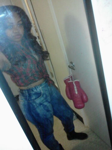 I'm pretty awesome . Confidence && Intelligence is the best make-up any girl can wear™