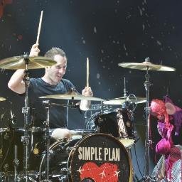 I met @SimplePlan on October 20 and @chuckcomeau told me that he was grateful to have me as a fan. Best day EVER.