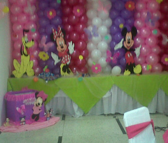 Organizo todo tipo de eventos,desde baby shower, hasta bodas, decoracion en globo, fantasia, mesas de dulces, frutas, quesos y pasapalos.