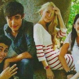 ORGUILLOSA DE SER FANS DE VIOLETTA DE FLORICIENTA DE LOS TEENNGELES Y DE LOS SIMSONS