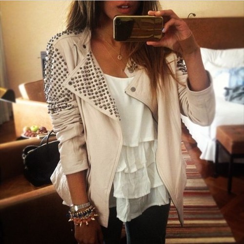Im a judgemental bitch. #ohwell Avi is not me, but awesome jacket right?
