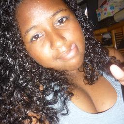 Souu oque eu quero ser e não oque dizem de miiim , sou siim verdadeira ,com o meus verdadeiros amiiigo . s2