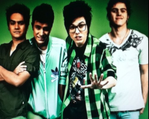 Fã clube criado para o Pedro Lanza, vocalista e baixista da banda Restart. Since: 11/7/2011 dono : @infinitlovepe e @patrickalveees