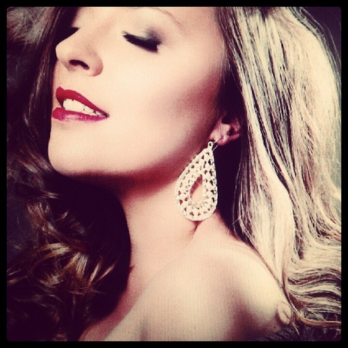 I am a professional photographer based in Melbourne and qualified Beauty Therapist.