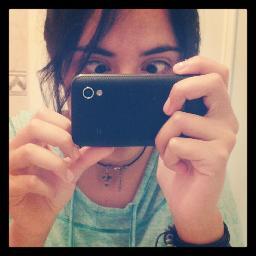 Follow me and i follow back, Me sigue y te sigo devuelta (: Amo a guns n roses, pearl jam, led zeppelin y nirvana.