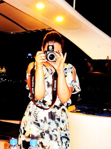 DxbBetty's profile picture. See that girl in the second-hand bookshop, sniffing the pages? That's me. I just can't help myself.