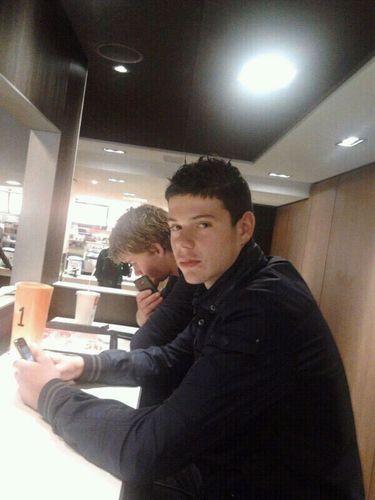 17 jaar/brabantse boer/bierdrinker/voetballer/opleiding veehouderij/ gewoon mijzelf!