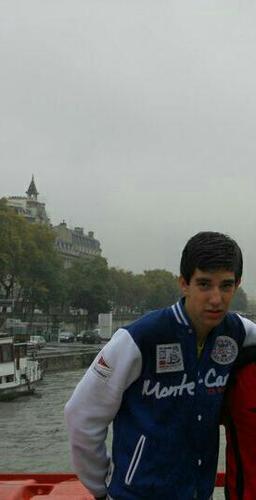 Estudiante de 4° de eso, jugador de futbol y seguidor del Real Jaen y del Real Madrid hasta la muerte .