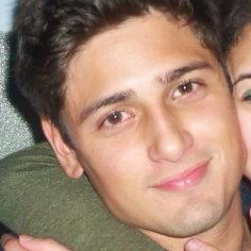 Impossível é não te amar e não fazer da tua força o meu motivo pra seguir em frente. @danielrochaaz |Since: 02/12/12. |Donas: @KarolinaVeloso_ @bruunelle_