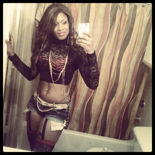 I am me I love me http://t.co/denFbLhk I am sweet I am goofy I am a b#%$ch at times.but I am human I AM A FACTOR! team single!!!