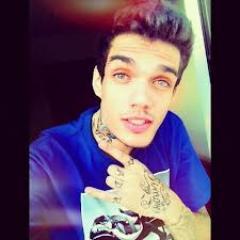 @AdrPollo saiba que entre todos os sorrisos o seu sempre será o meu preferido ♥