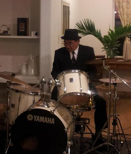 yamato_drums's profile picture. 新宿は神楽坂で産まれ横浜育ち、今は白河市に移住して十余年！ 時たまジャズドラムを叩いています。
クラシックコンサートを聴くの大好き
ヘッダーのドラムセットは自宅で練習用にセットしてます。